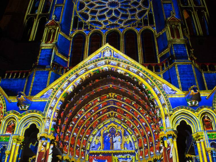 Chartres en Lumières (c) Scénographie Spectaculaires les Allumeurs d'Images - photo M GuillonMaxime Guillon