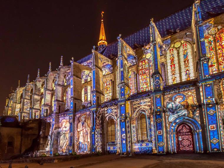 Eglise Saint-Pierre light - Copyright ça va être beau- Photo Cité Patrimoine - Office de Tourisme de Chartres Métropole