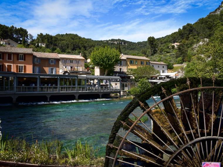 Fontaine-de-Vaucluse © Destination Luberon