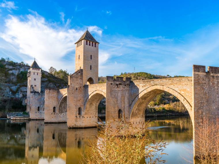 Pont Valentré sur le Lot à Cahors © AdobeStock_176601407