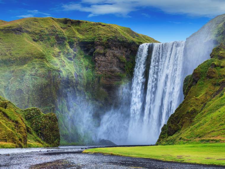 Skogafoss © AdobeStock_61900975