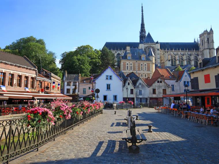 Cathédrale d-Amiens vu du quartier saint-Leu © AdobeStock_221725592