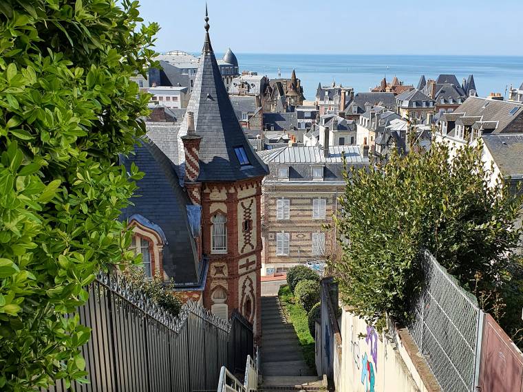 Petite_rue_de_Trouville_-_Danielle_Dumas-Danielle_DUMAS