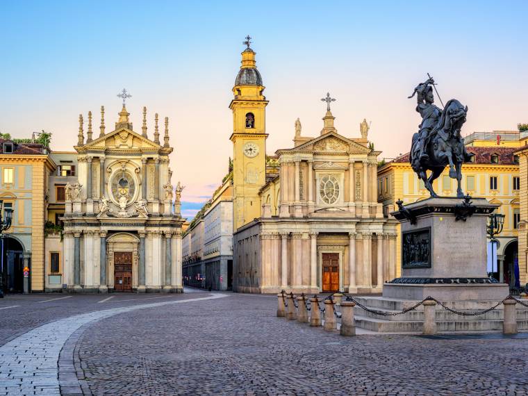 Turin, Piazza San Carlo © AdobeStock_166878660