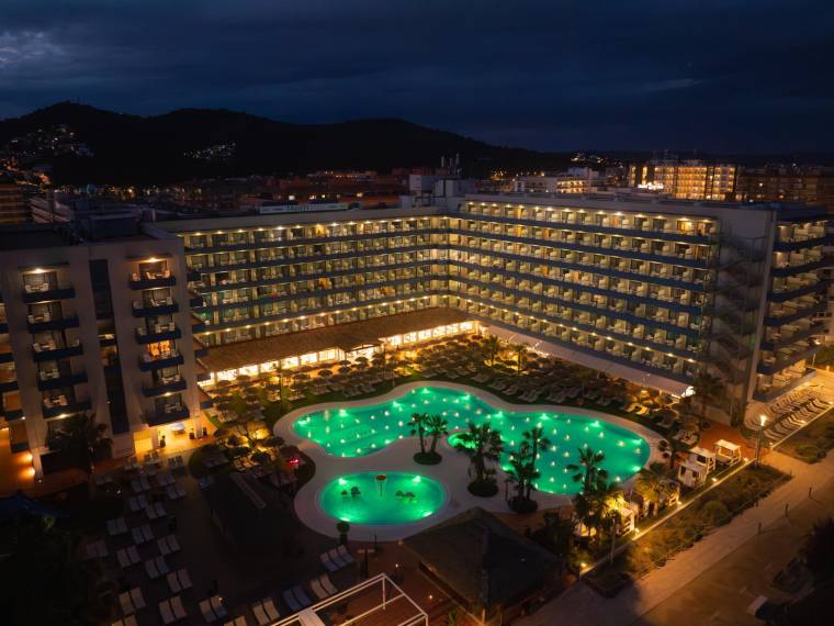 TAHITI BY NIGHT