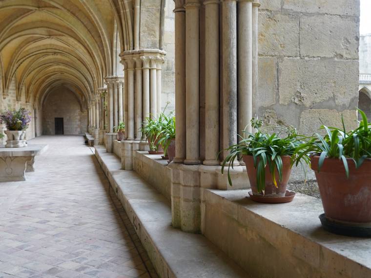 Abbaye de Royaumont, le cloître © abbaye de Royaumont