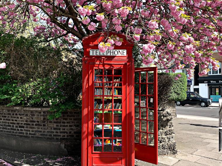 London, phone box Visit Britain - Bei Na