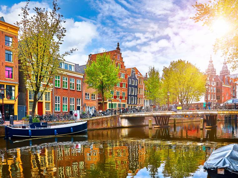 Amsterdam quai © AdobeStock