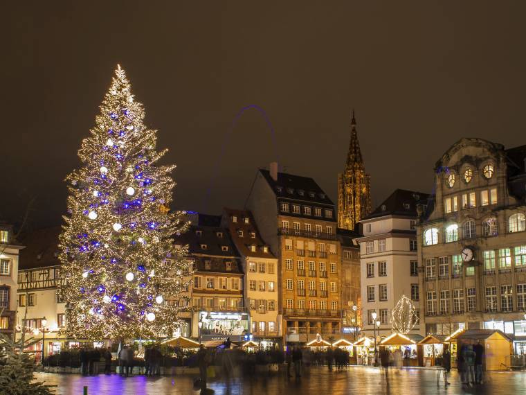 Strasbourg, Sapin de Noel Place Kleber © Istock