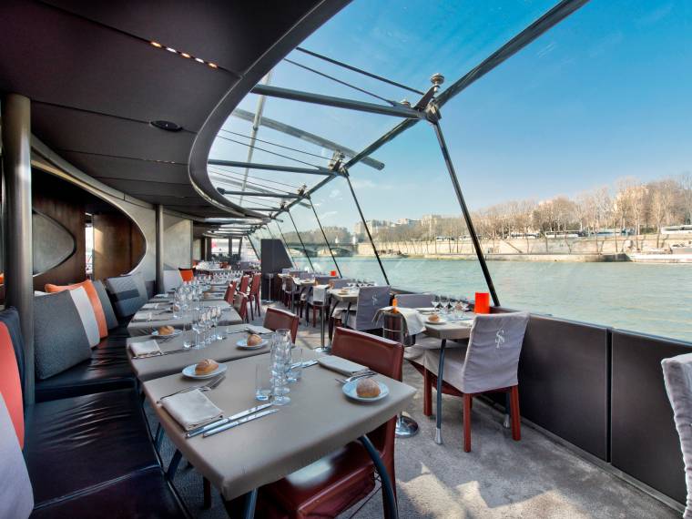 Lunch Cruise © BateauxParisiens