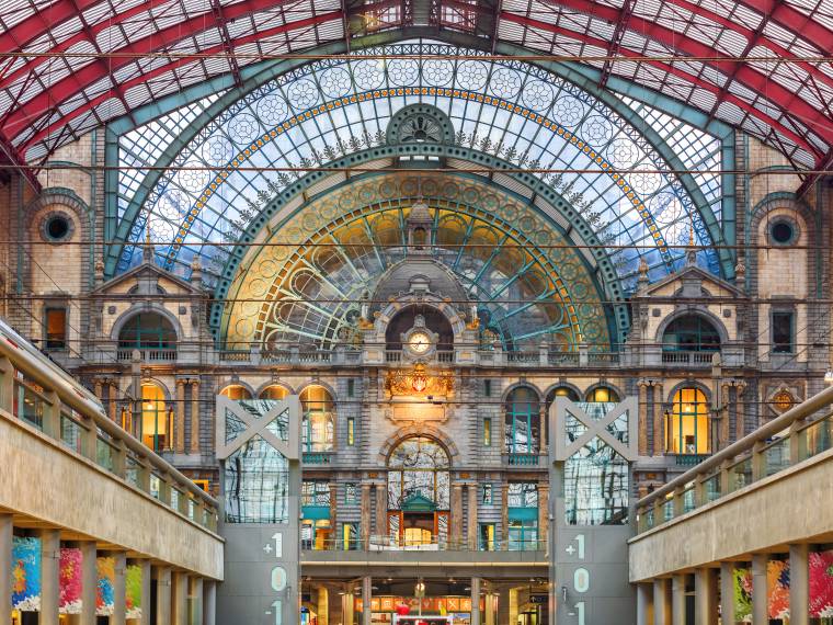Anvers, intérieur de la gare centrale © AdobeStock_89788124