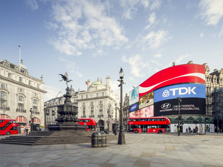 London skyline of Picadilly Circus © Julian Love - London and Partner