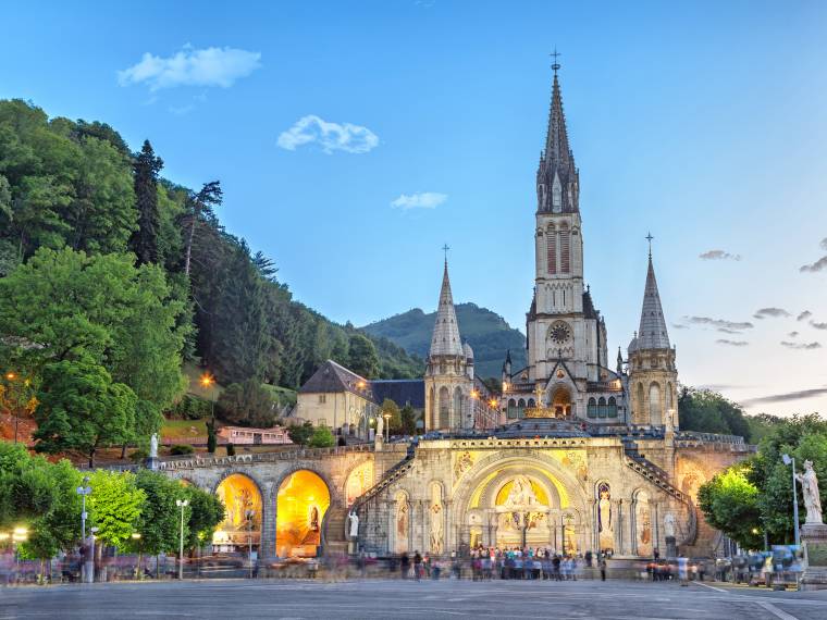 Lourdes, basilique du Rosaire © AdobeStock_120572551