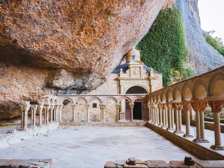 San Juan de la Pena, monastère © AdobeStock_83171454