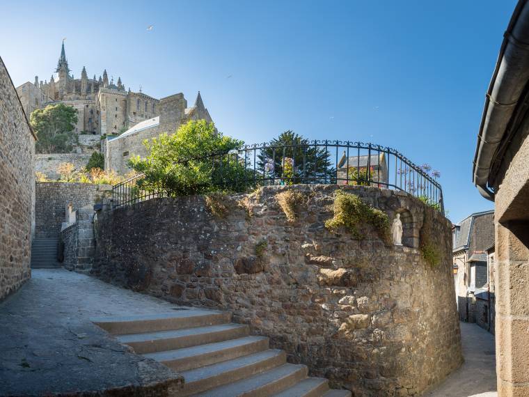 Ruelle du Mont-St-Michel (c) crtb-ad8996_BERTHIER-Emmanuel