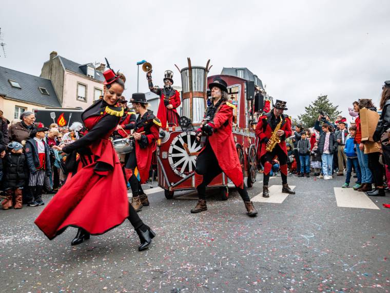 Carnaval de Granville © The Explorers - Valentin Pacaut (1)