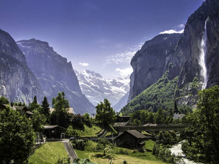 Staubbachfall Lauterbrunnen Dorf © Jungfrau region