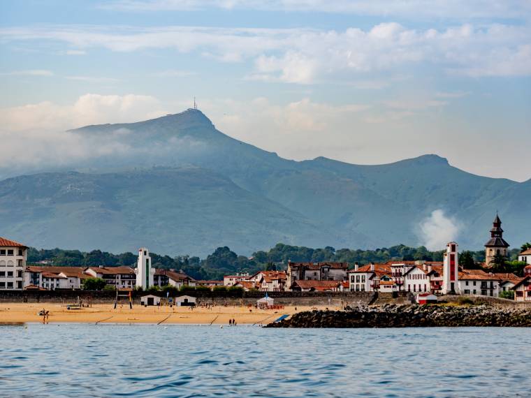 Saint-Jean-de-Luz la baie et la Rhune © AADT Béarn Pays basque - F.Berland