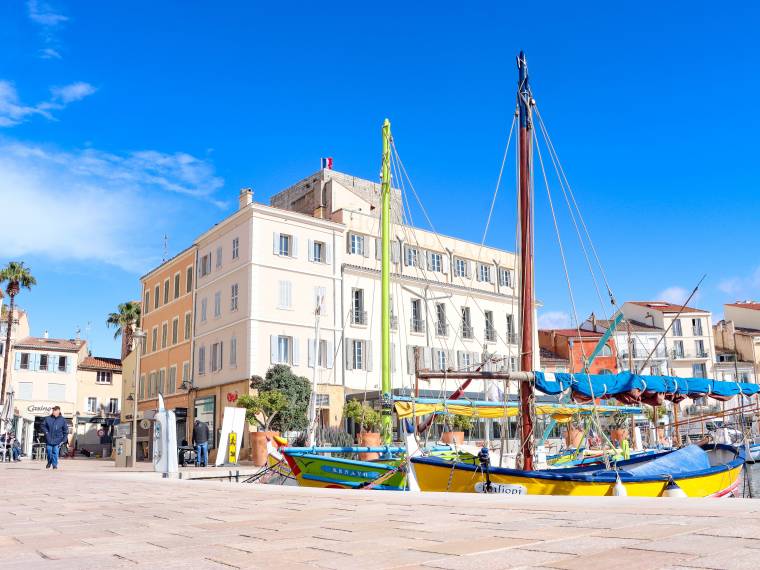 Tour et Pointus - © T.AUBINEAU-Sanary Tourisme