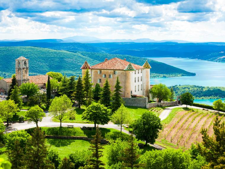 Aiguines & Lac Ste-Croix © AdobeStock_64612638