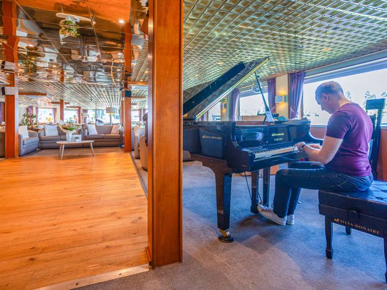 MS Belle de Cadix, salon-bar© Croisitek - Alberto-Dastis-comunicavideo.es