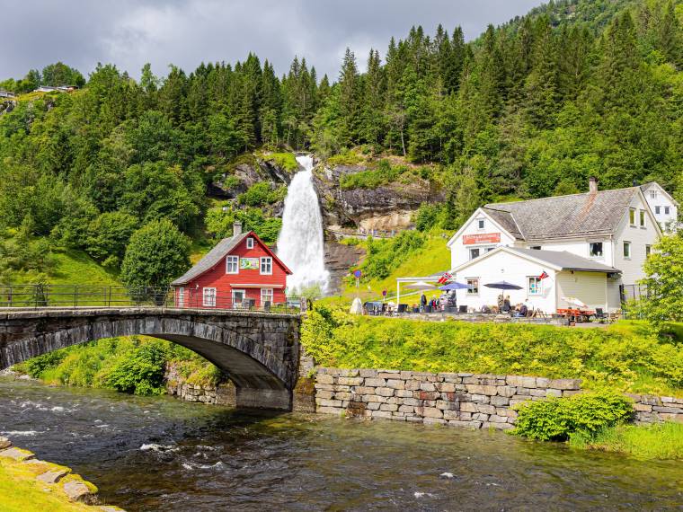 Steinsdalsfossen © AdobeStock_552611646