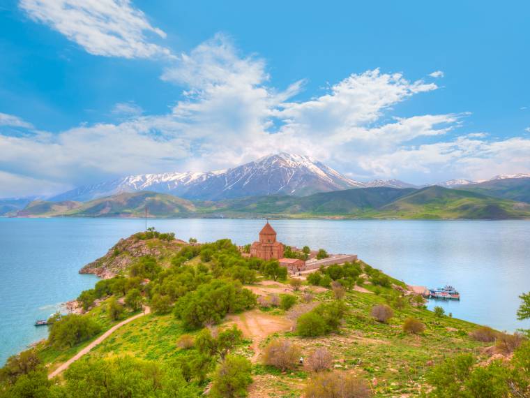 Lac Van, île d-Akdamar, église Ste-Croix © AdobeStock_238729411