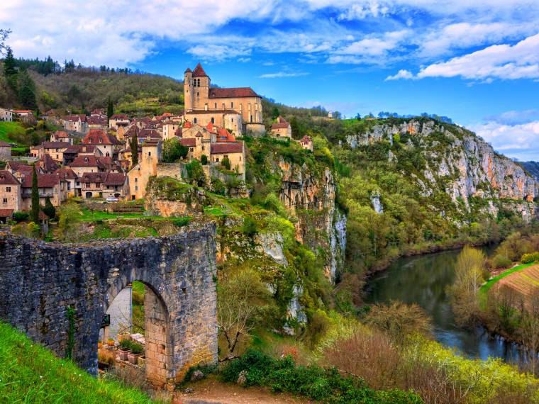 St-Cirq Lapopie (c) Adobe Stock