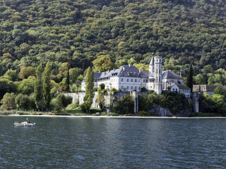 Abbaye de Hautecombe sur le lac du Bourget © SavoieMontBlanc-Bijasson (1)