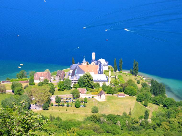 Lac du Bourget, abbaye de Hautecombe © AdobeStock_66217123