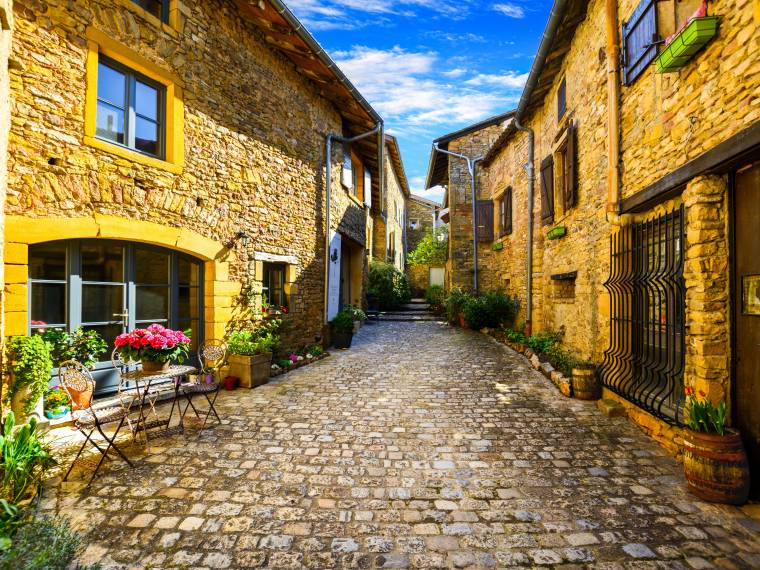 Oingt, village des pierres dorées © AdobeStock_469038872