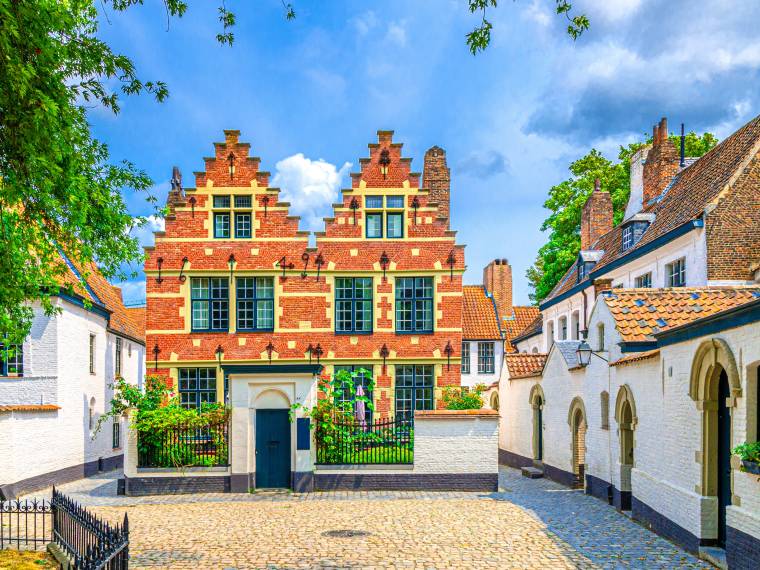 Courtrai, le béguinage © AdobeStock_818300362