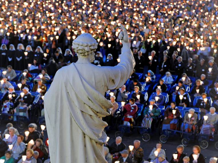 Lourdes, procession aux flambeaux © Patrice THEBAULT - CRTL Occitanie