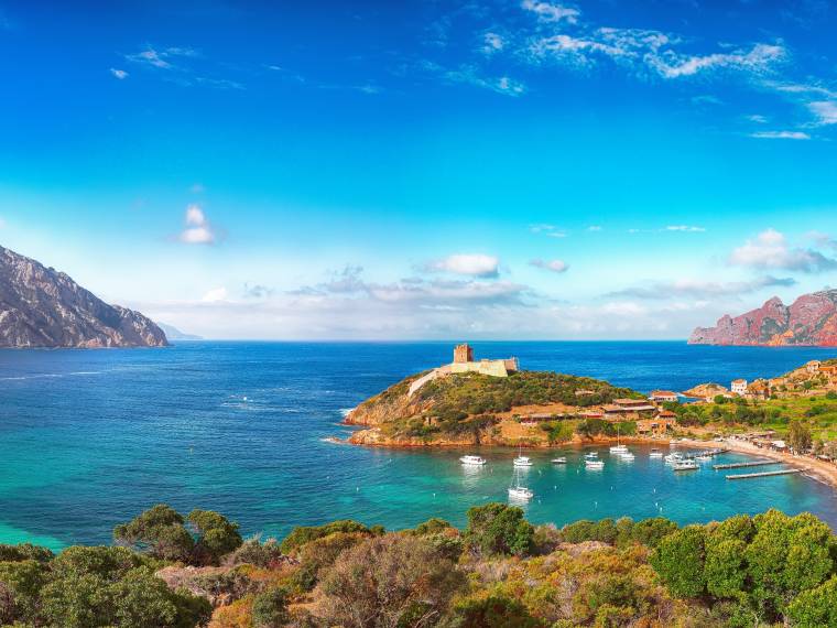 Baie de Girolata, réserve de Scandola © AdobeStock_277603101