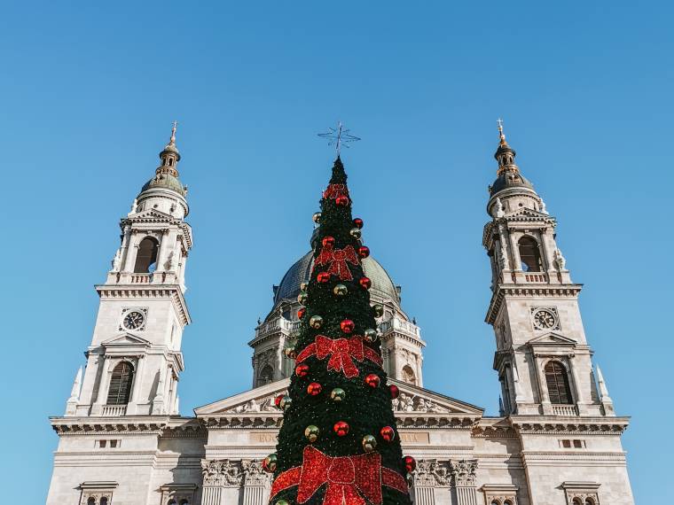Marché de Noël Basilique Saint-Etienne ©Envato
