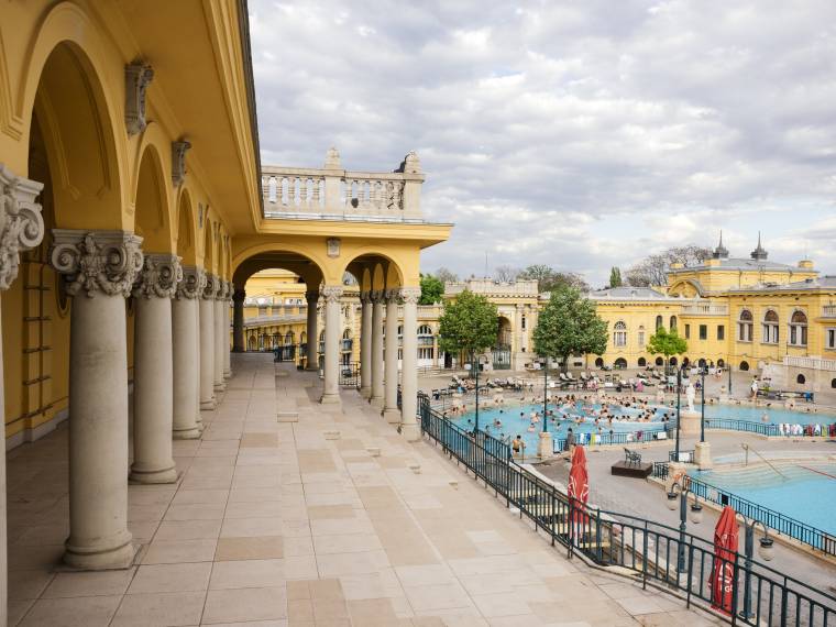 Thermes Széchenyi extérieur ©Envato
