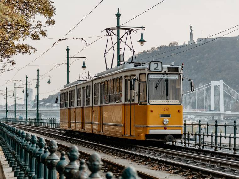 Tram jaune ©Envato