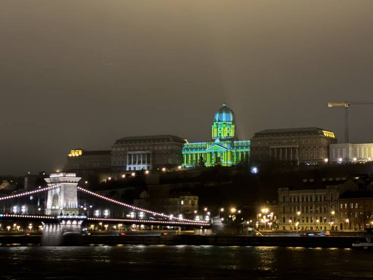 Pont des chaînes et château royal ©BN