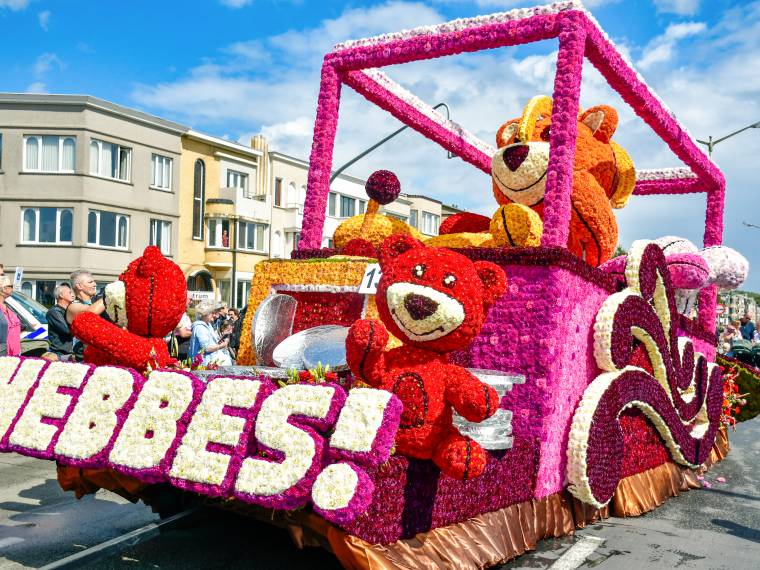 Bloemencorso chars © Blankenberge Toerisme