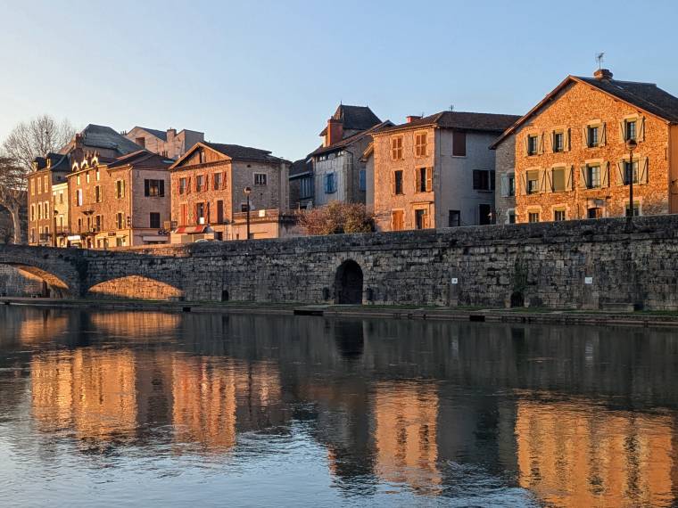 Quai de la Sénéchaussée Villefranche de Rouergue © SPL Ouest Aveyron Tourisme