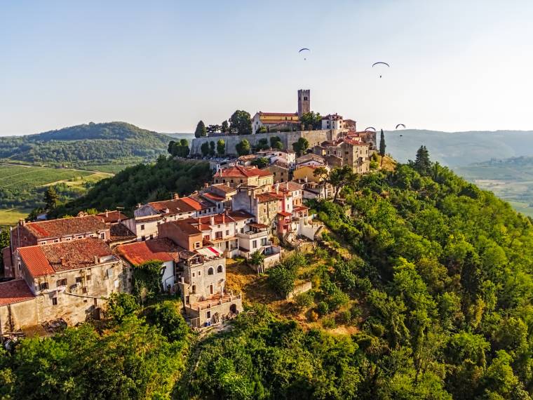114. Motovun © Dario Bajurin -Fotolia_50963699_M