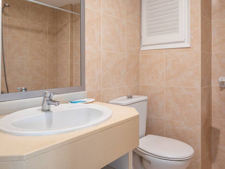 Hotel Htop Olympic - Costa Brava, Callela - 3 - Salle de bain