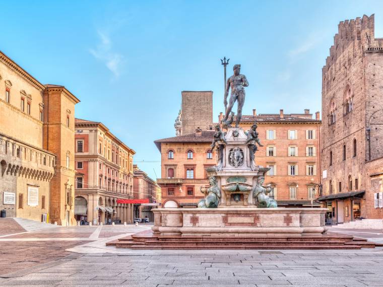 Bologne, piazza Nettuno © envato
