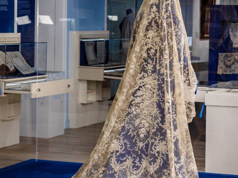 Le savoir-faire de la dentelle au point d-Alençon © Valentin Pacaut - The Explorers - Normandie Tourisme - droit au 01.01.2042 (2)