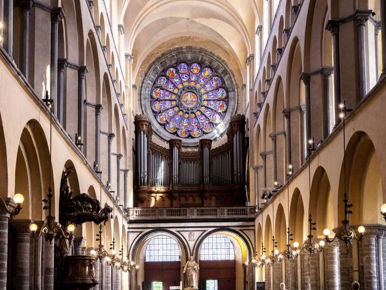 Henning Angerer-Intérieur de la Cathédrale Notre-Dame de Tournai © 00050171-WBT