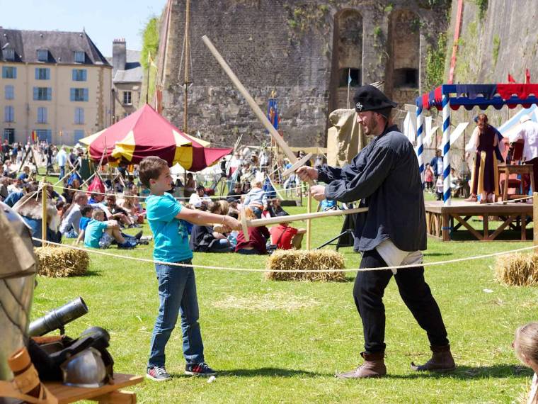 Festival médiéval © Sébastien Ortega-Dubois _ Escrime-medievale-enfant (2)