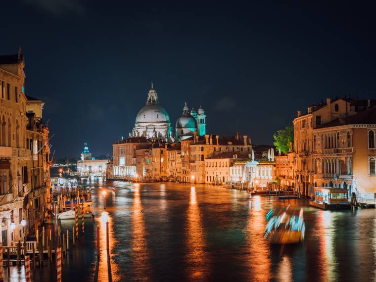 Venise by night © Envato_2