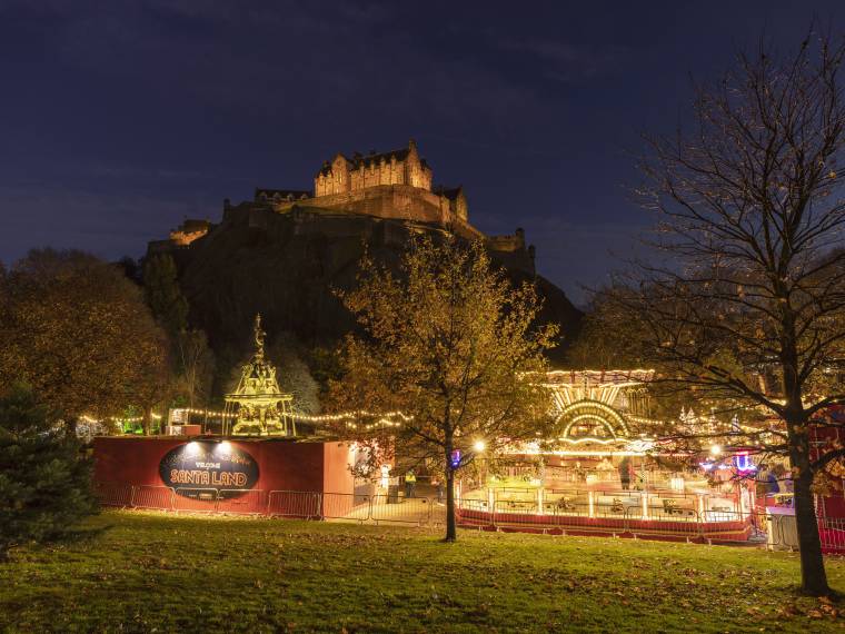 Edinburgh Castle at Christmas © VisitScotland  Kenny Lam