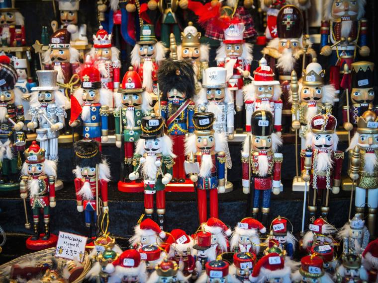 Edinburghs Christmas Market © VisitScotland  Kenny Lam (2)