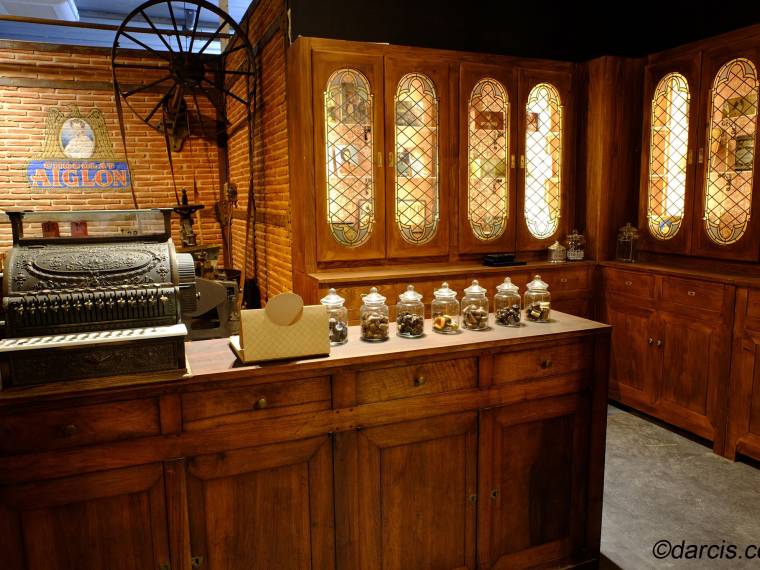 Reconstitution d-une boutique au Musee du Chocolat Darcis © Darcis.com
